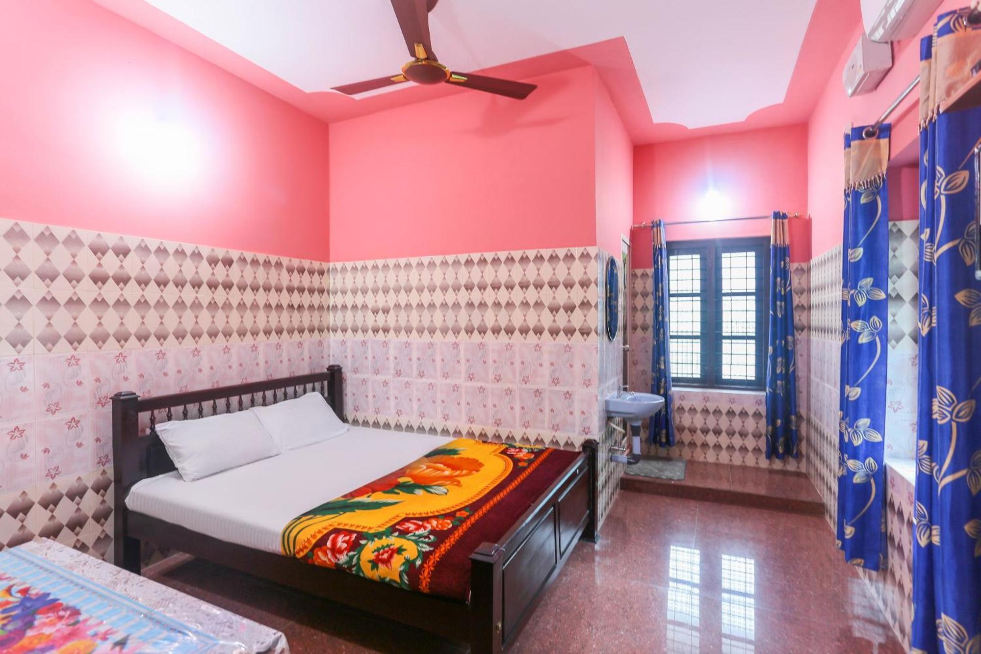 Hotel O Sree Bhadra Tourist Home Kollam Esterno foto