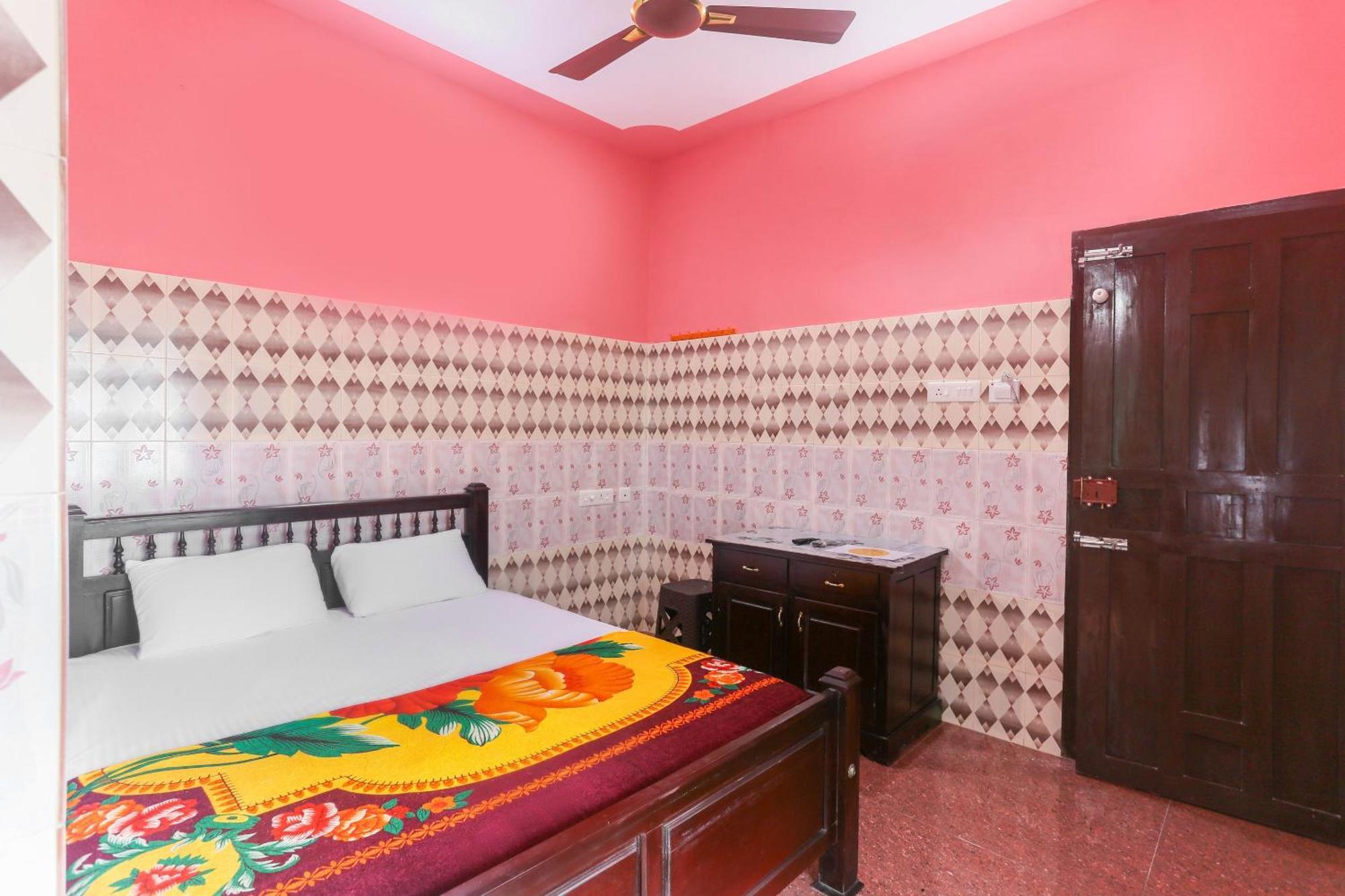 Hotel O Sree Bhadra Tourist Home Kollam Esterno foto